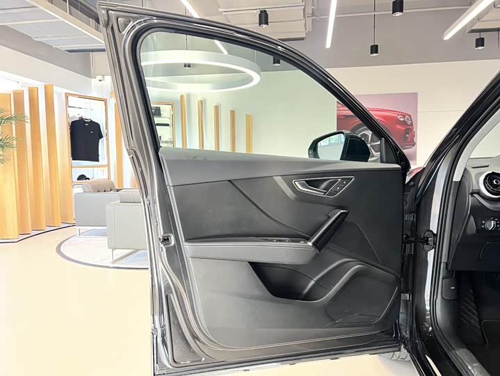 Фото 7 - Audi Q2L