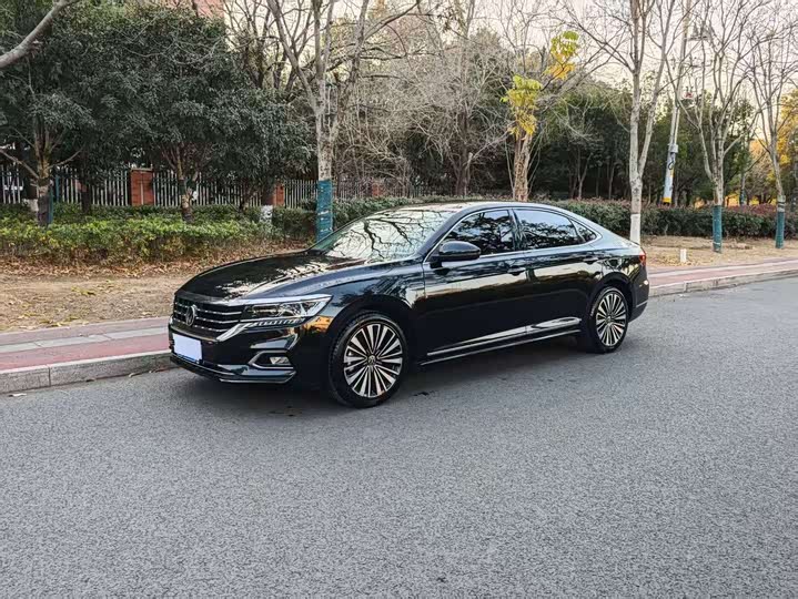 Фото 1 - Volkswagen Passat