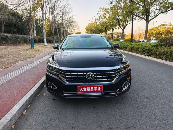 Фото 2 - Volkswagen Passat