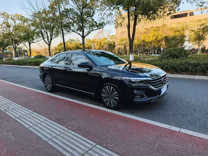 Фото 3 - Volkswagen Passat