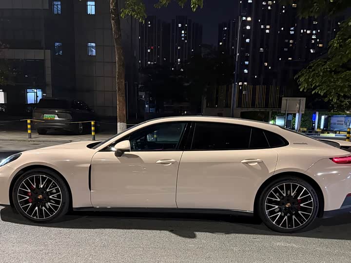 Фото 7 - Porsche Panamera