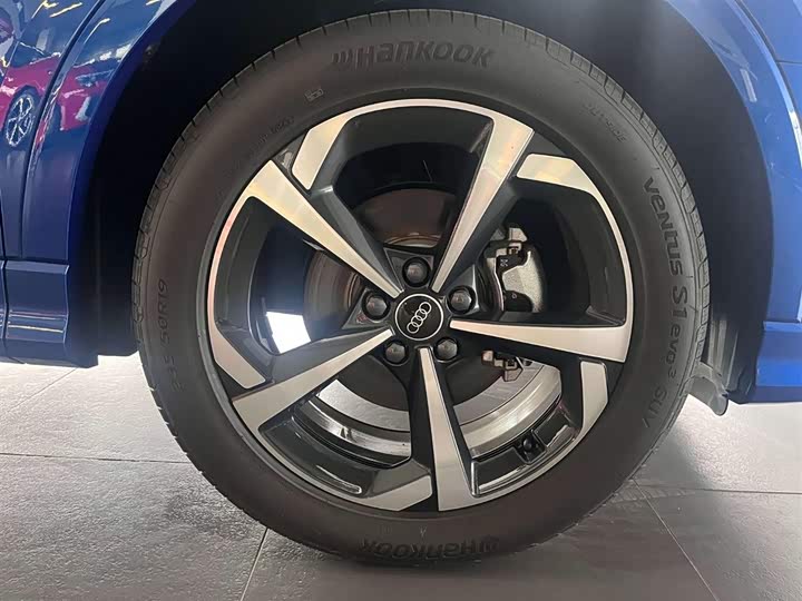 Фото 8 - Audi Q3