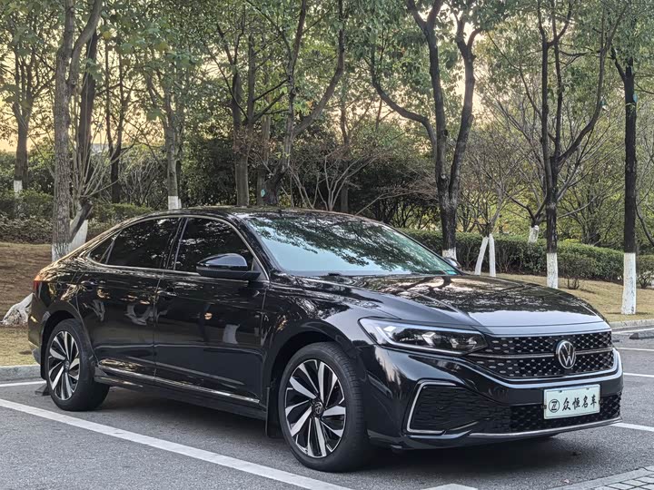 Фото 3 - Volkswagen Passat