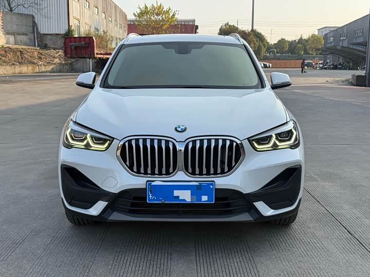 Фото 2 - BMW X1