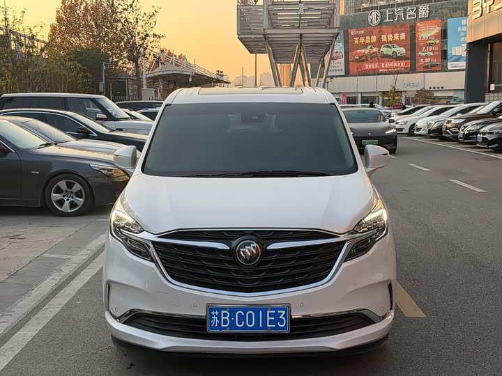 Фото 2 - Buick GL8 ES