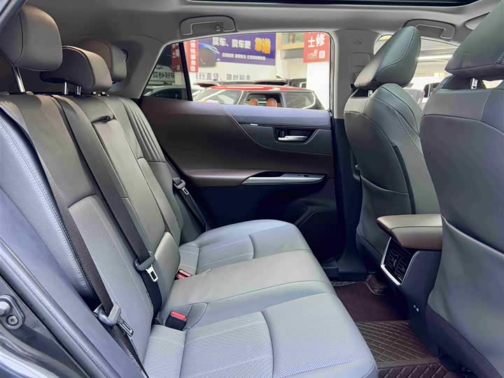 Фото 7 - Toyota Harrier