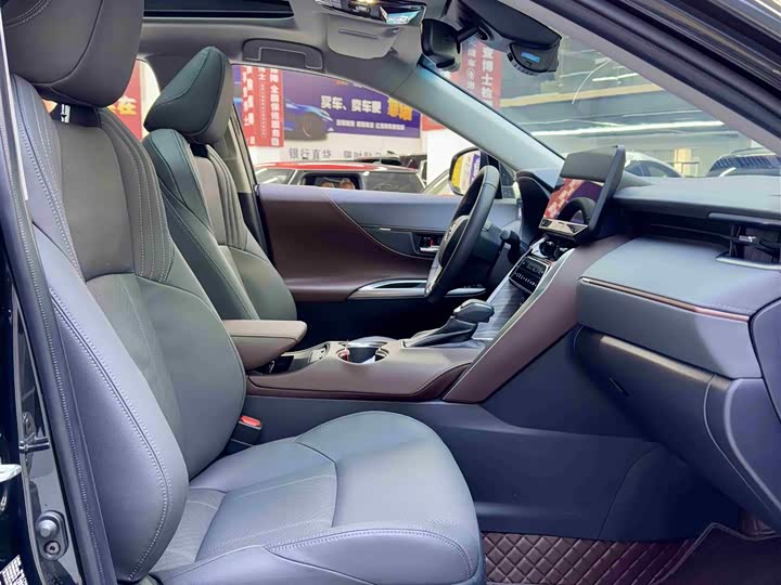 Фото 8 - Toyota Harrier