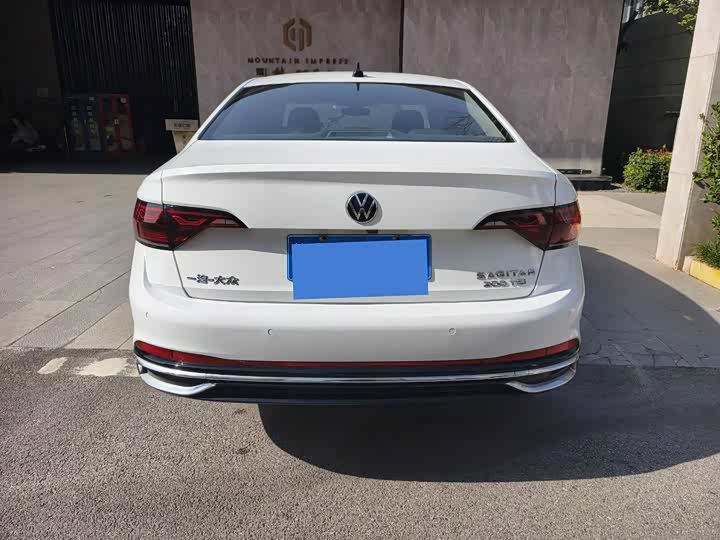 Фото 8 - Volkswagen Sagitar L