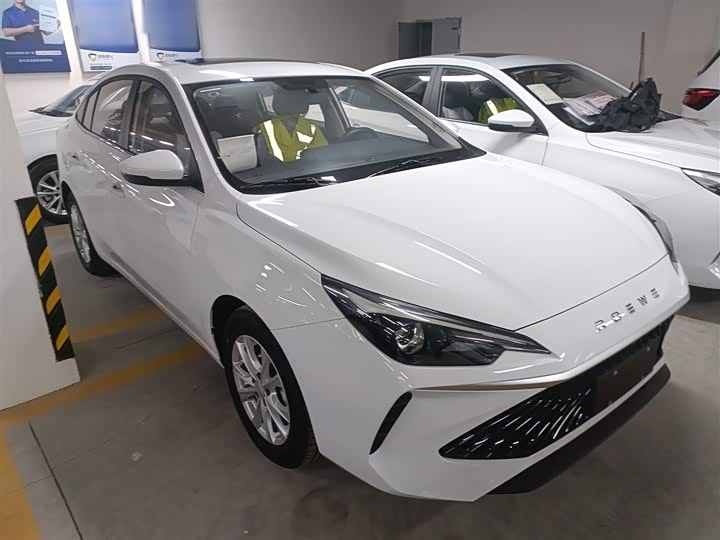 Фото 4 - Roewe i5