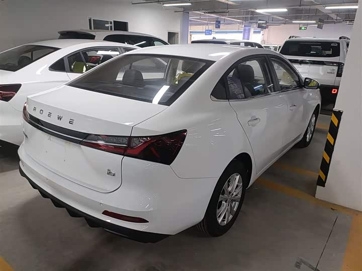 Фото 7 - Roewe i5