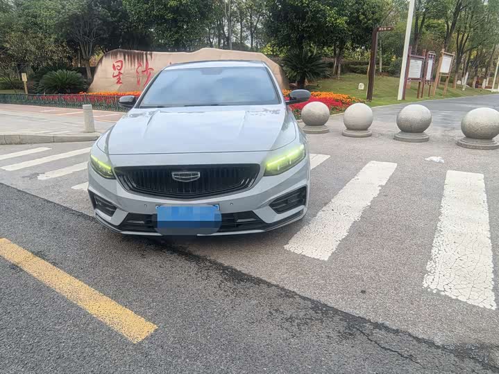 Фото 2 - Geely Preface