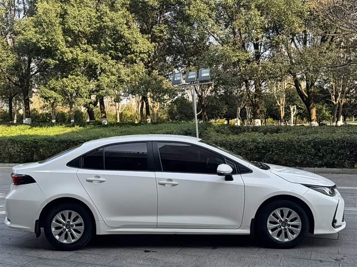 Фото 7 - Toyota Corolla