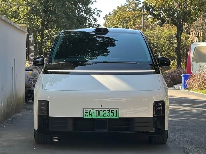 Фото 2 - LiXiang Mega