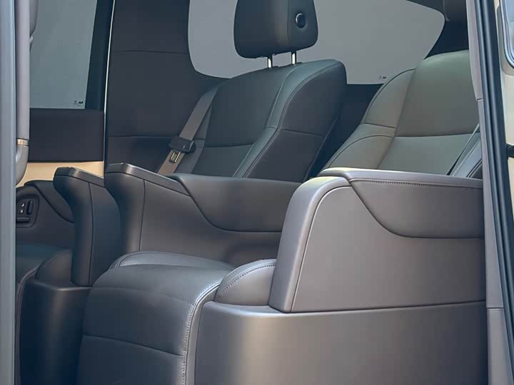 Фото 7 - LiXiang Mega