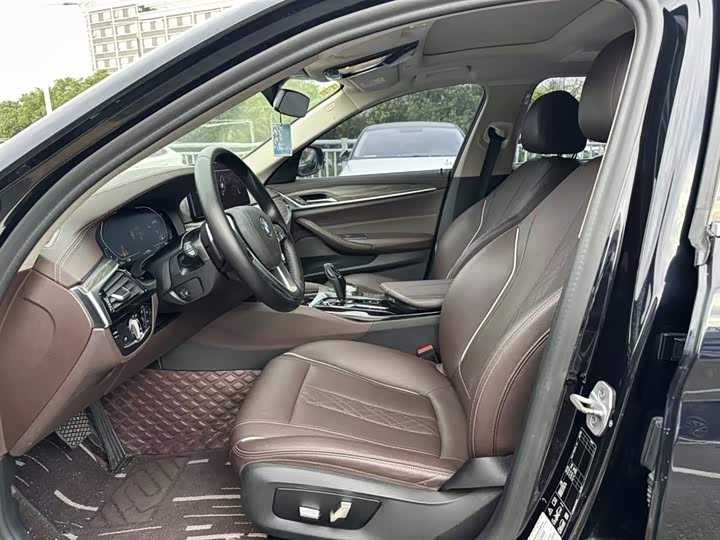 Фото 5 - BMW 5 Series