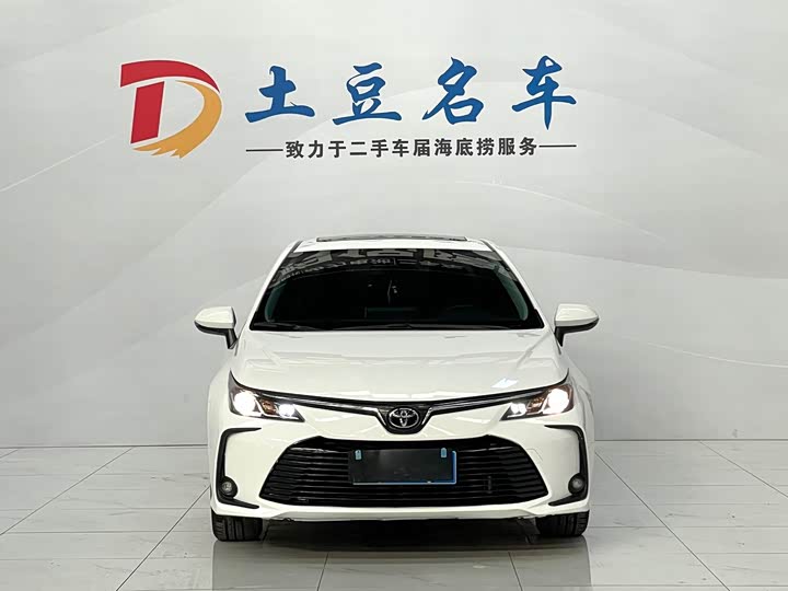 Фото 2 - Toyota Corolla