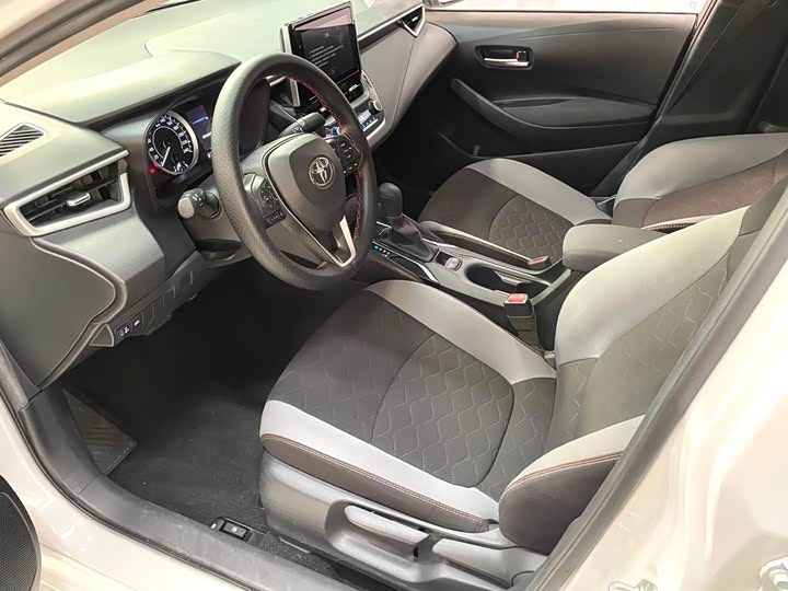 Фото 8 - Toyota Corolla