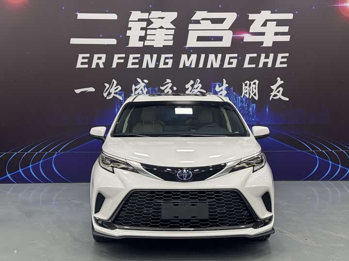 Фото 2 - Toyota Granvia