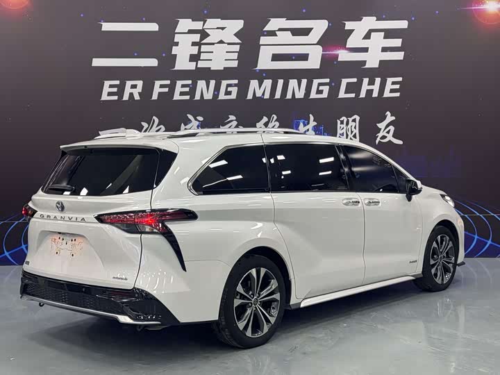 Фото 4 - Toyota Granvia