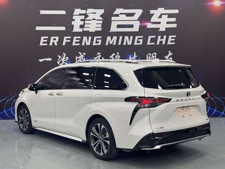 Фото 6 - Toyota Granvia