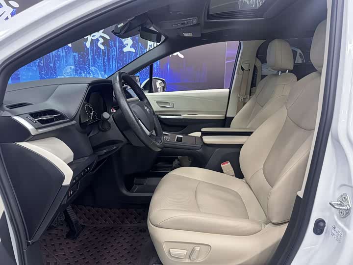 Фото 8 - Toyota Granvia