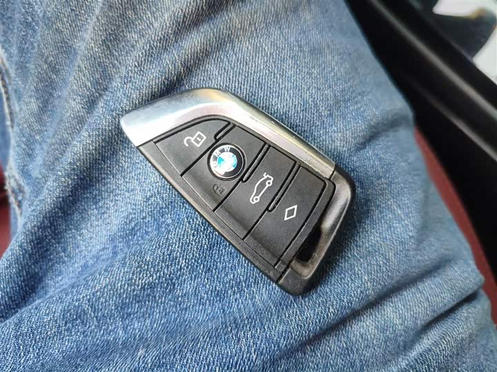 Фото 9 - BMW iX3