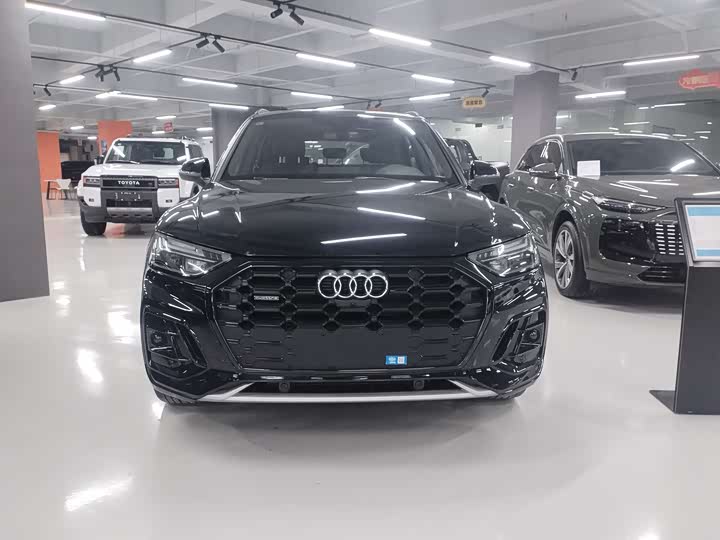Фото 2 - Audi Q5L