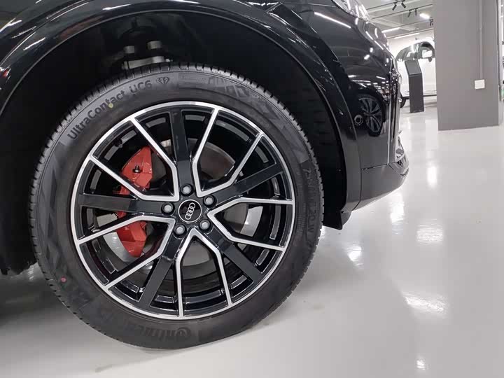 Фото 4 - Audi Q5L