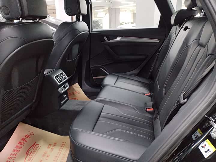 Фото 8 - Audi Q5L