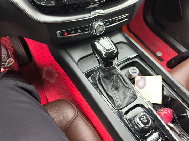 Фото 7 - Volvo XC60