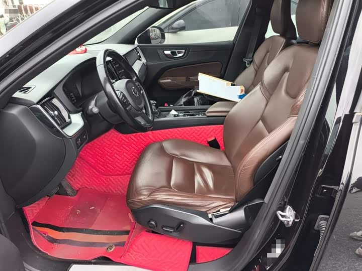 Фото 8 - Volvo XC60