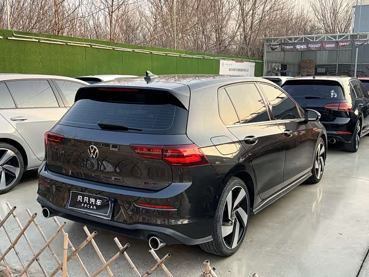 Фото 4 - Volkswagen Golf GTI