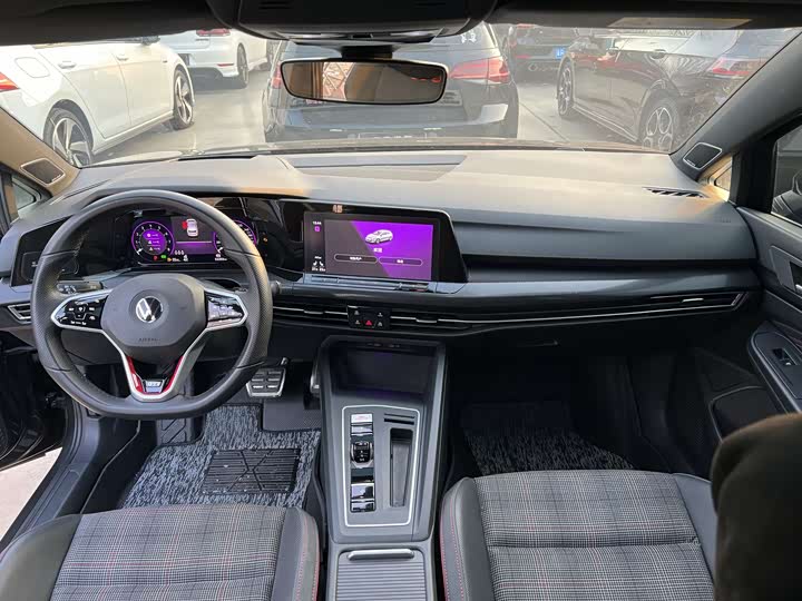 Фото 6 - Volkswagen Golf GTI