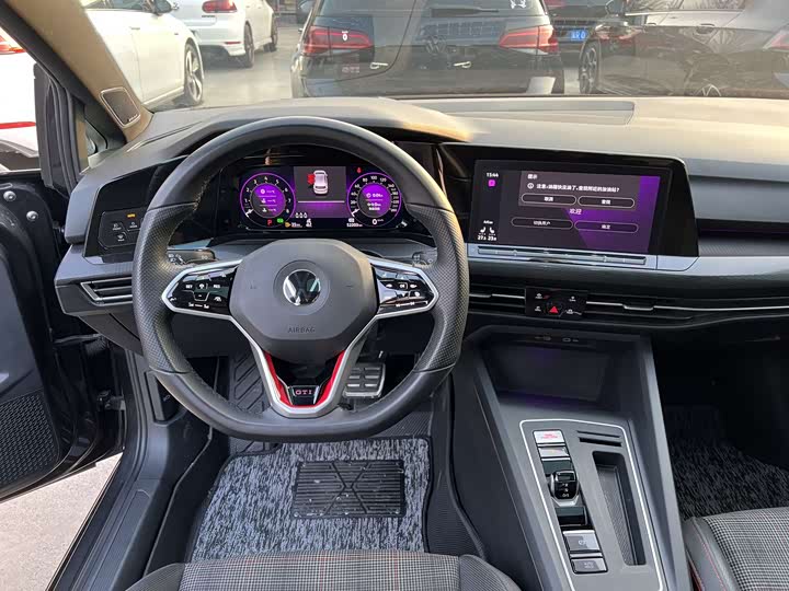 Фото 7 - Volkswagen Golf GTI