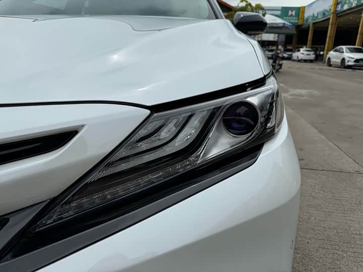 Фото 5 - Toyota Camry