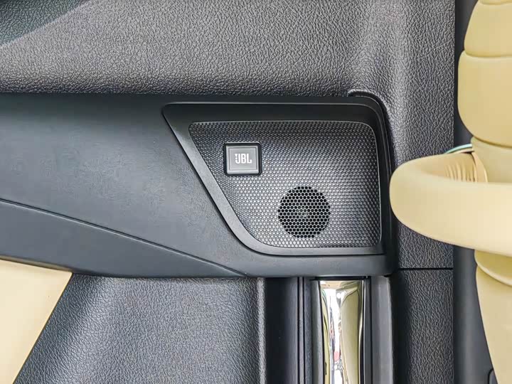 Фото 8 - Toyota Alphard