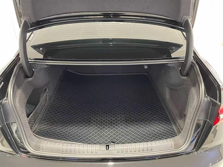 Фото 6 - Audi A6L