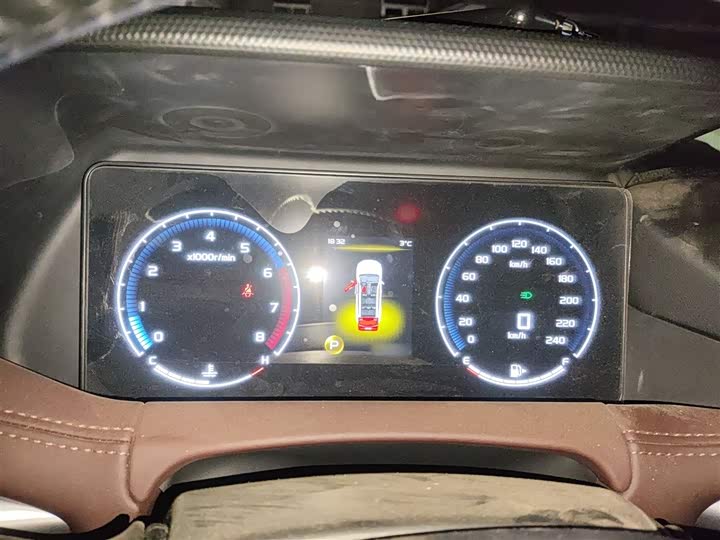 Фото 4 - Geely Okavango