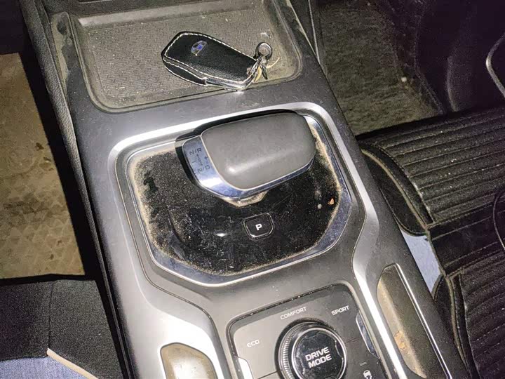 Фото 7 - Geely Okavango