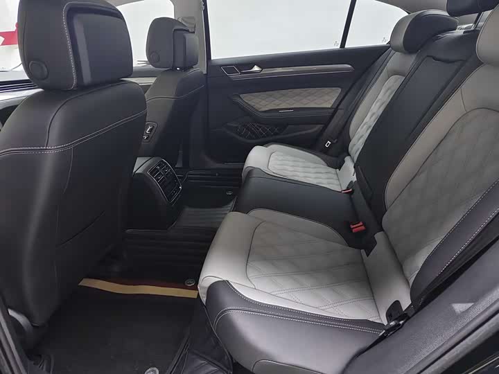 Фото 8 - Volkswagen Magotan