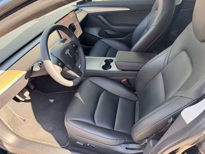 Фото 3 - Tesla Model 3