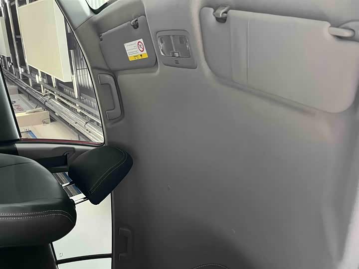 Фото 7 - Toyota Yaris L Hatchback