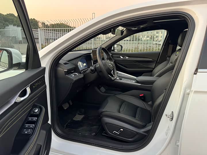 Фото 4 - Geely Preface