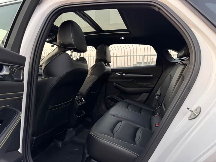 Фото 9 - Geely Preface