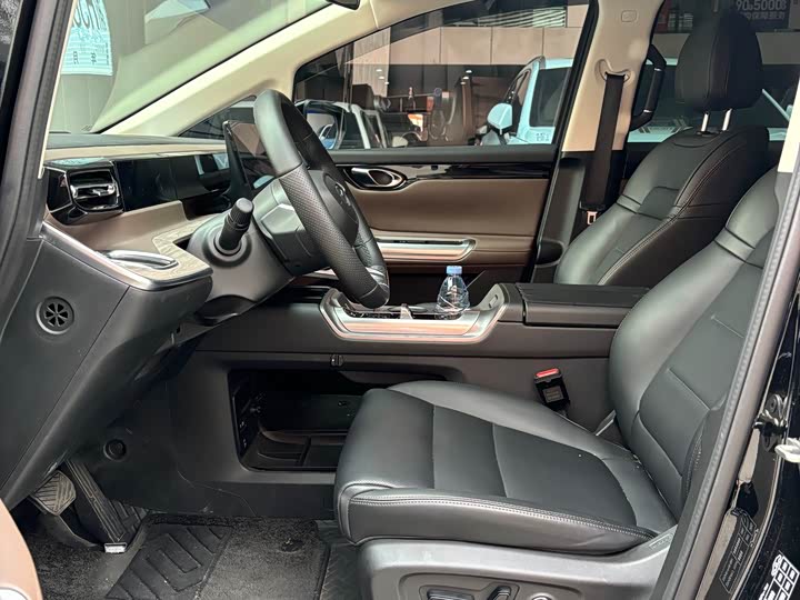 Фото 4 - GAC Trumpchi E8