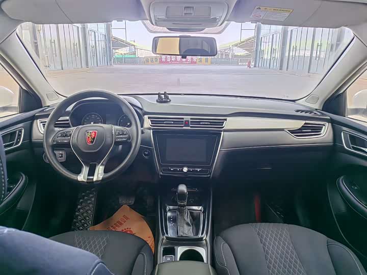 Фото 8 - Roewe i5