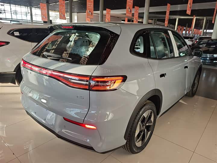 Фото 7 - Geely Galaxy E5