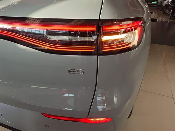 Фото 8 - Geely Galaxy E5