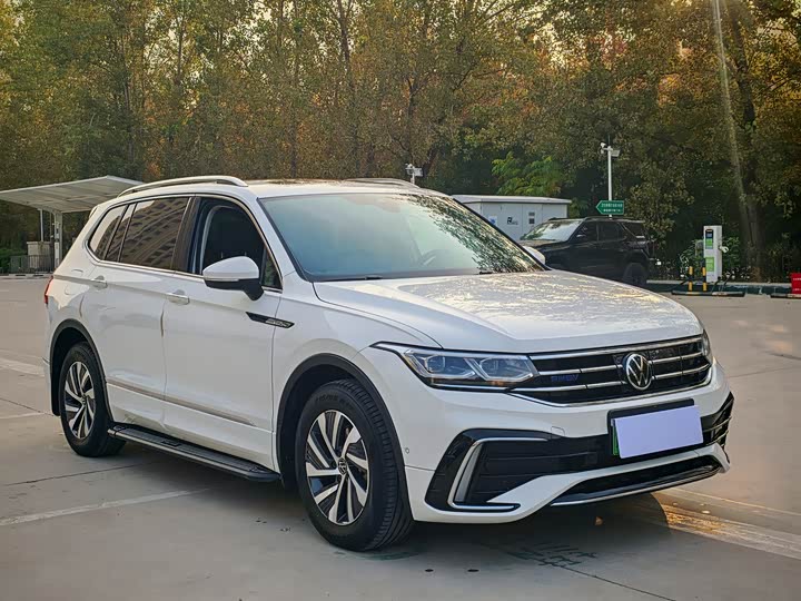 Фото 2 - Volkswagen Tiguan L Hybrid