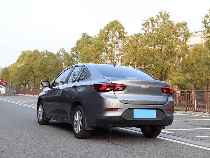 Фото 6 - Chevrolet Onix (Cavalier)